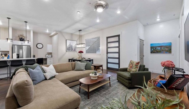 #HabitueHomes - Downtown Boise 4BR condo with 3 baths, full kitchen, parking, and WiFi.