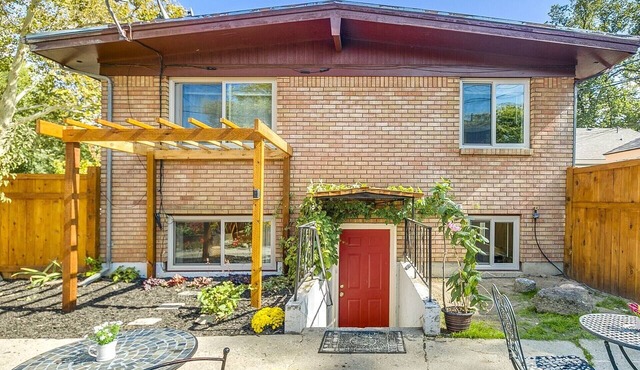 #HabitueHomes - Red Ivy #4 - 2 Bed + Pullout Sofa + Dog Friendly