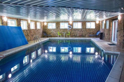 Hall of Fame Private Resort-9 Miles to Downtown Nashville Pools Arcade