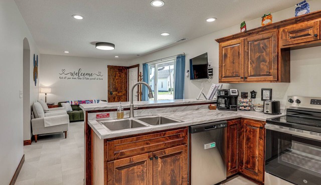 Hamilton Charm Place, 4 Bdrm, 2 Bath, Step-free
