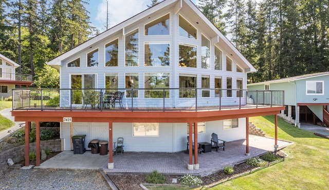 Harborview Getaway by AvantStay | Walk to Beach