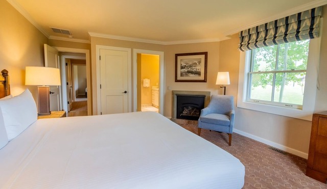 Harriman Cottage w/Fireplace, Private Patio & Steps from Village Shops & Trails