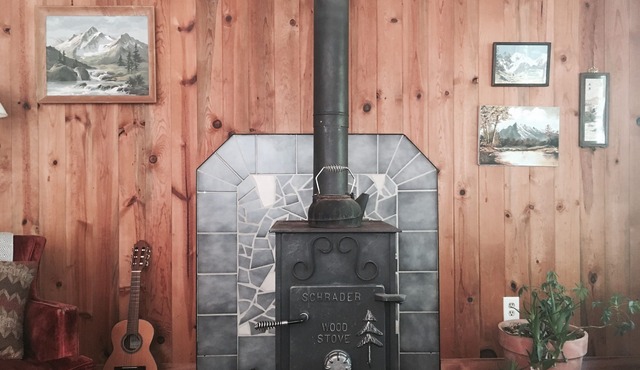 Hear the River from Cozy Mt Hood Cabin W/Woodstove & Dogs Ok!
