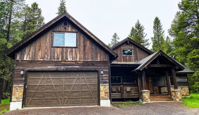 Henry's Rustic Retreat - Walk to Henry's Outlet - 20 mins to West Yellowstone!