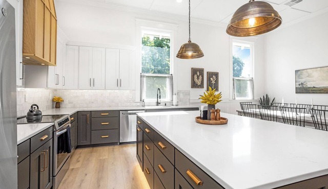 Heritage Heights - Luxe Historic Home Near Downtown & Pioneer Park - EV Charger
