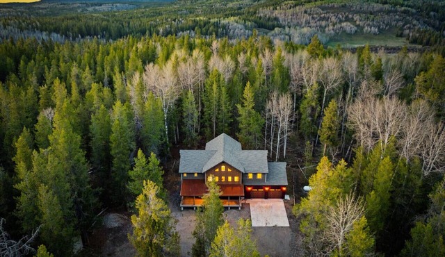 Hidden Bear | Hot Tub, Game Room & Near Yellowstone!