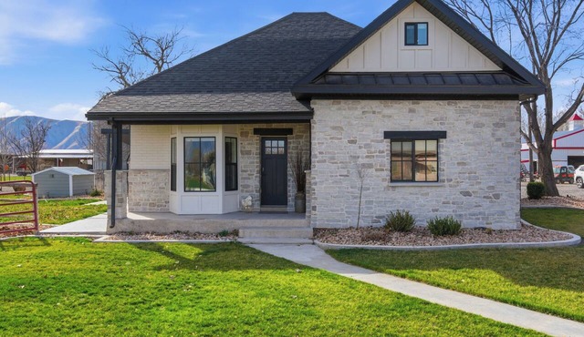 Highlanders Retreat\Private\BBQ Grill\Farmhaus&Castia\W&D