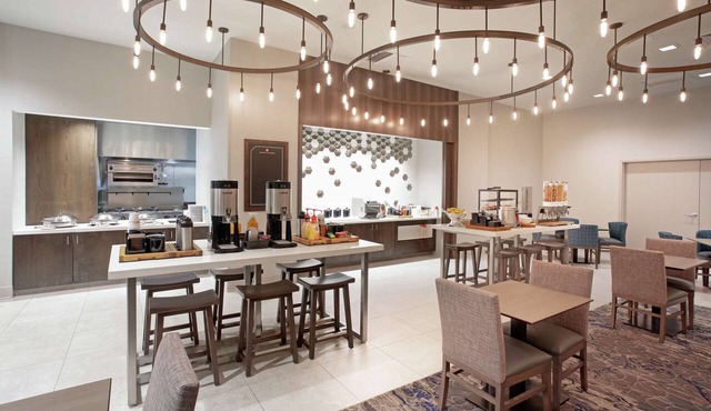 Hilton Garden Inn Omaha Aksarben Village