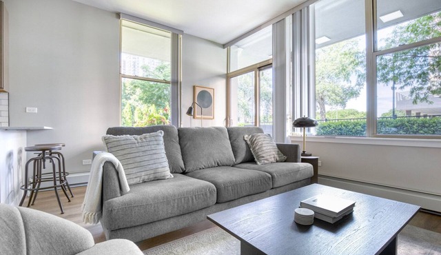 Hip Edgewater 2BR w/Patio Deck, near Beach & Red Line, by Blueground