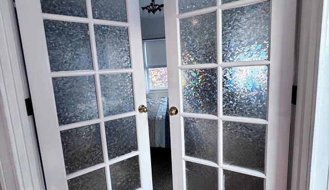 Historic 2-bedroom apartment in one of the oldest neighborhoods in Portland