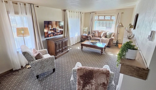 Historic 3-bedroom Retreat between Bozeman & Billings - Gateway to Yellowstone.
