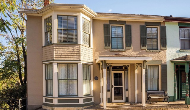 Historic Beauty Steps to Main St - Fireplace, 3 Season Room, Record Player