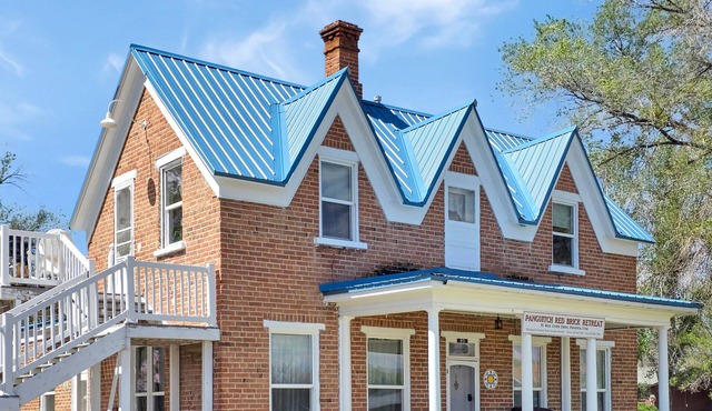 Historic Brick Home: Bryce Canyon Gateway, Sleeps 6