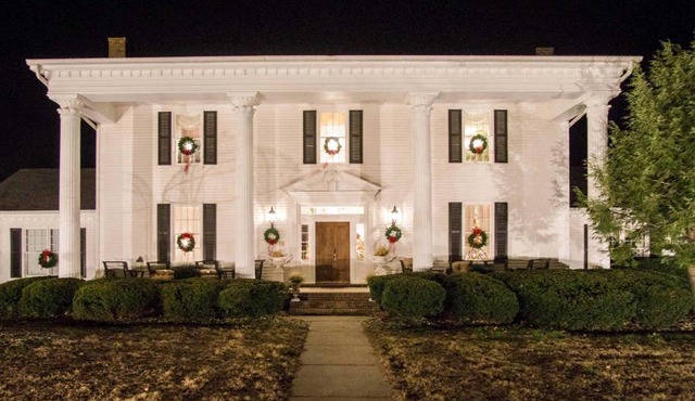 Historic Cedar Hill Mansion on Large Farm w/Pool!