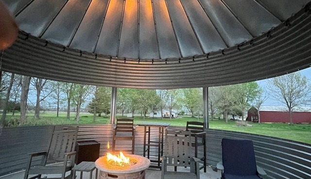 Historic Farm House called Oak Cliff w/spectacular view of Mississippi River