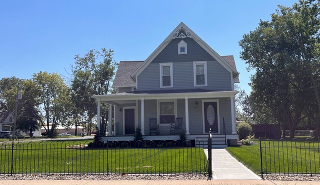 Historic Farmhouse Haven with quick access to 1-80 to enjoy Omaha or Lincoln