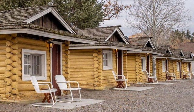 Historic Log Cabin for Two near Yellowstone National Park in Ashton, Idaho
