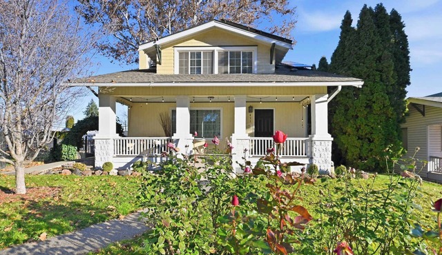 Historic Yakima Home, 4BR, Office, Backyard Oasis