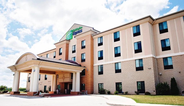 Holiday Inn Express and Suites Urbandale Des Moines by IHG