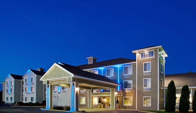 Holiday Inn Express & Suites New Buffalo, MI by IHG