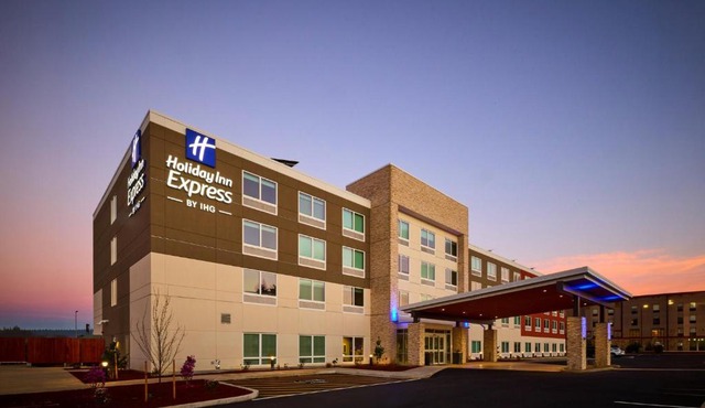 Holiday Inn Express & Suites Roseburg North by IHG
