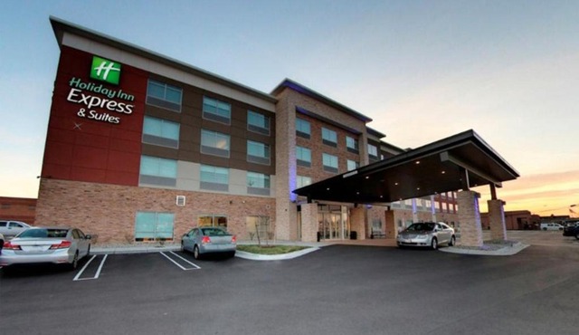 Holiday Inn Express & Suites - Detroit North - Roseville by IHG