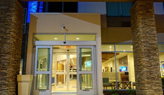 Holiday Inn Express & Suites Omaha - Millard Area by IHG