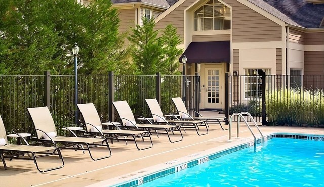 Home Away from Home! Budget-friendly Accommodation! Pets Allowed, Pool, Parking