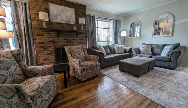 Hook, Wine & Sinker - 2Bed/1Bath