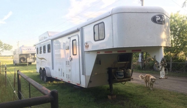 Horse Trailer W/Living Quarters