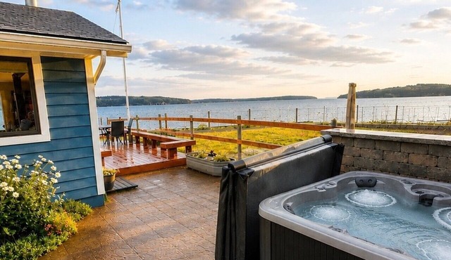 Hot Tub I Whale Watch I King Bed I Dogs OK