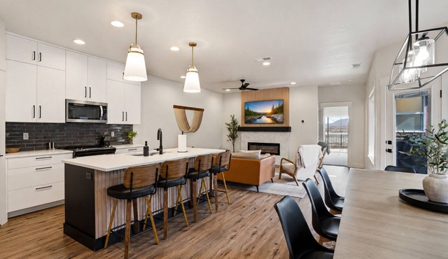 Hot Tub | Lake Cascade/Payette River | King Beds