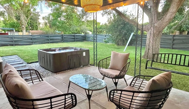 Hot Tub ~ Media Room ~ Game Room ~ USU .4 miles