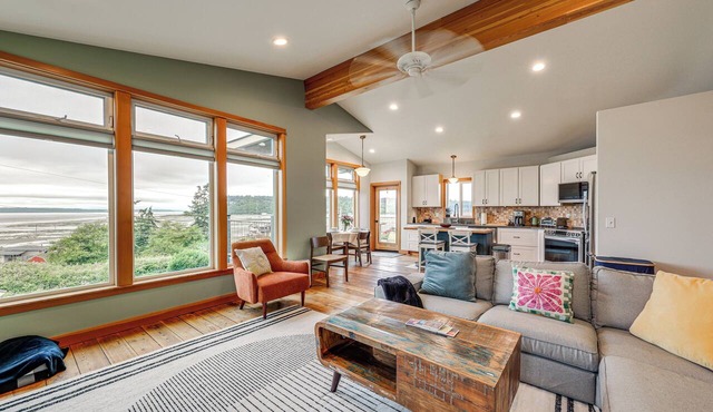 Hot Tub & Puget Sound View! Whidbey Island Retreat