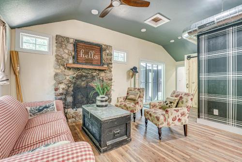 Hot Tub + Yard: Farmhouse by Michigan Beaches!