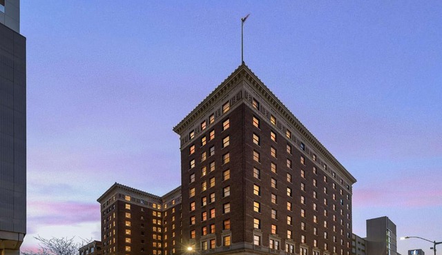 Hotel Fort Des Moines, Curio Collection By Hilton