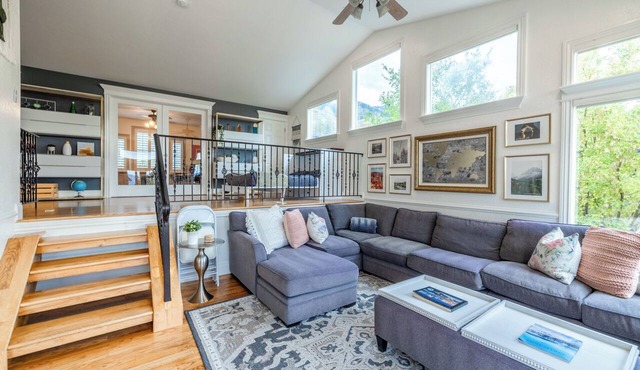 Huge 4,000 Sq Ft Basecamp: Walk to Bell Canyon