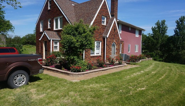 HUGE 9 Bedroom 4 Bathroom with Pool and 3 Acres for Privacy for Your Family