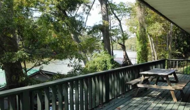 Huge lake house with plenty of activities in area; Outdoorsman paradise