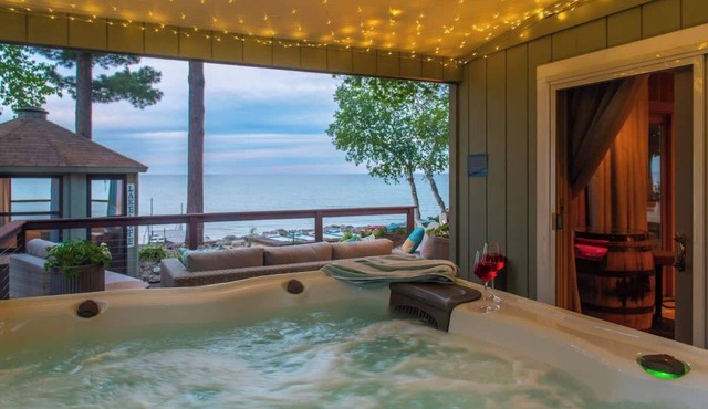 Huron Helm · Lake Front*HotTub*FirePlace*KingBed*ArcadeBarrel*