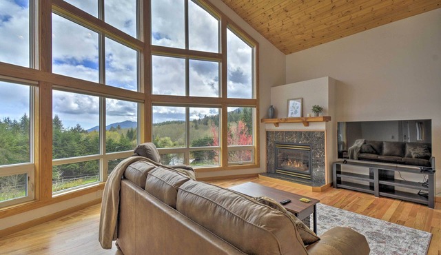 Idyllic Retreat ~ 20 Mi to Olympic National Park!