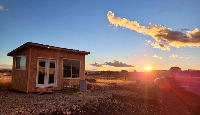 Idyllic Tiny Cabin Lovely for a Romantic Escape in Arizona