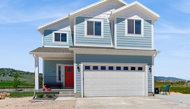 Inviting home with firepit, mountain view, sauna, skiing nearby, & W/D
