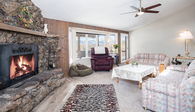 Jackson Hole 2 Bed 2 Bath plus office w/murphy bed and Great Views.