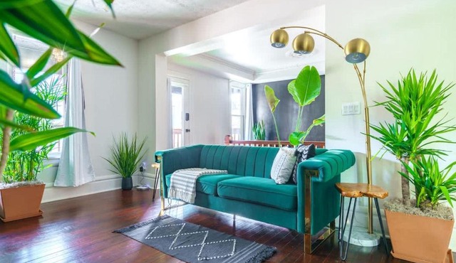 Jungle Casa by Jungle House Walkable to High Street Near Nationwide Arena Convention Center & OSU Private Parking Downtown & Short