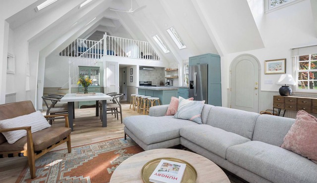 Juniper Presents: The Songbird 1min to Private Beach, High-end Design & Hot tub