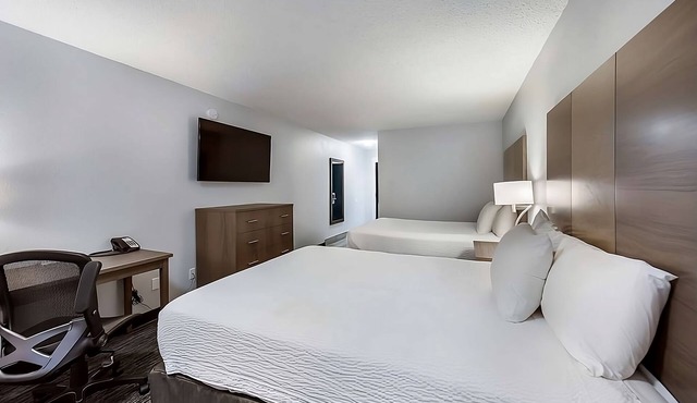 Just What You Were Looking For! 4 Spacious Units w/Free Continental Breakfast!