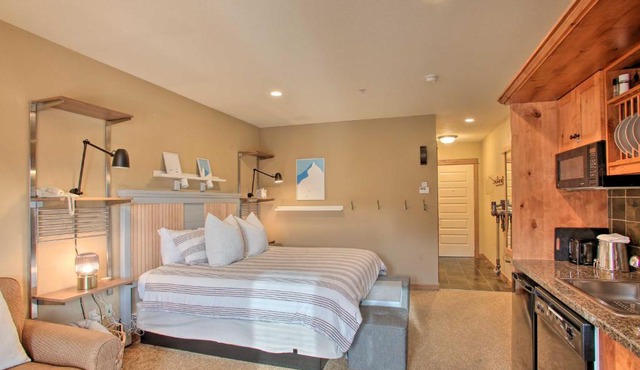 Kellogg Mtn Condo with Balcony Walk to Resort!