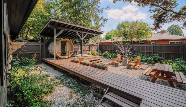 King Bed + Sauna + Hot Tub | Walk to Downtown
