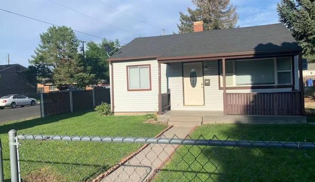 King, queen, & twin bed. 2-bedroom. Fenced around.